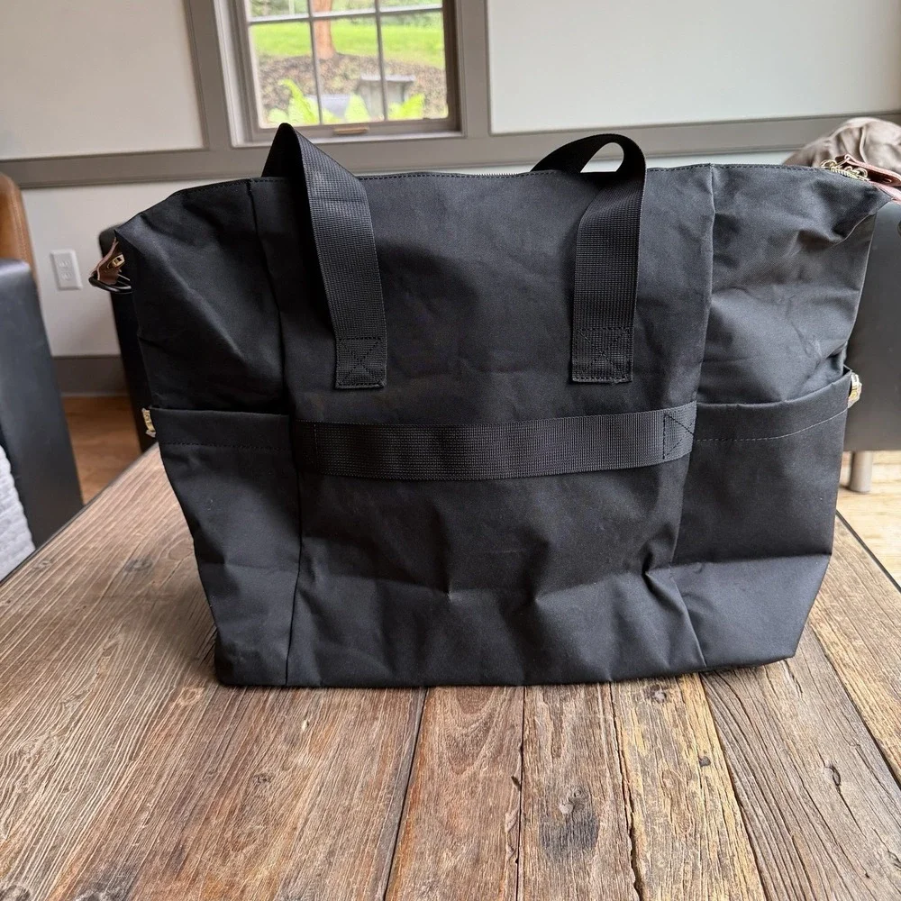 Tuwubi Quilted Diaper Bag NWOT Black Canvas Multi Pocket Shoulder Tote Baby Kids